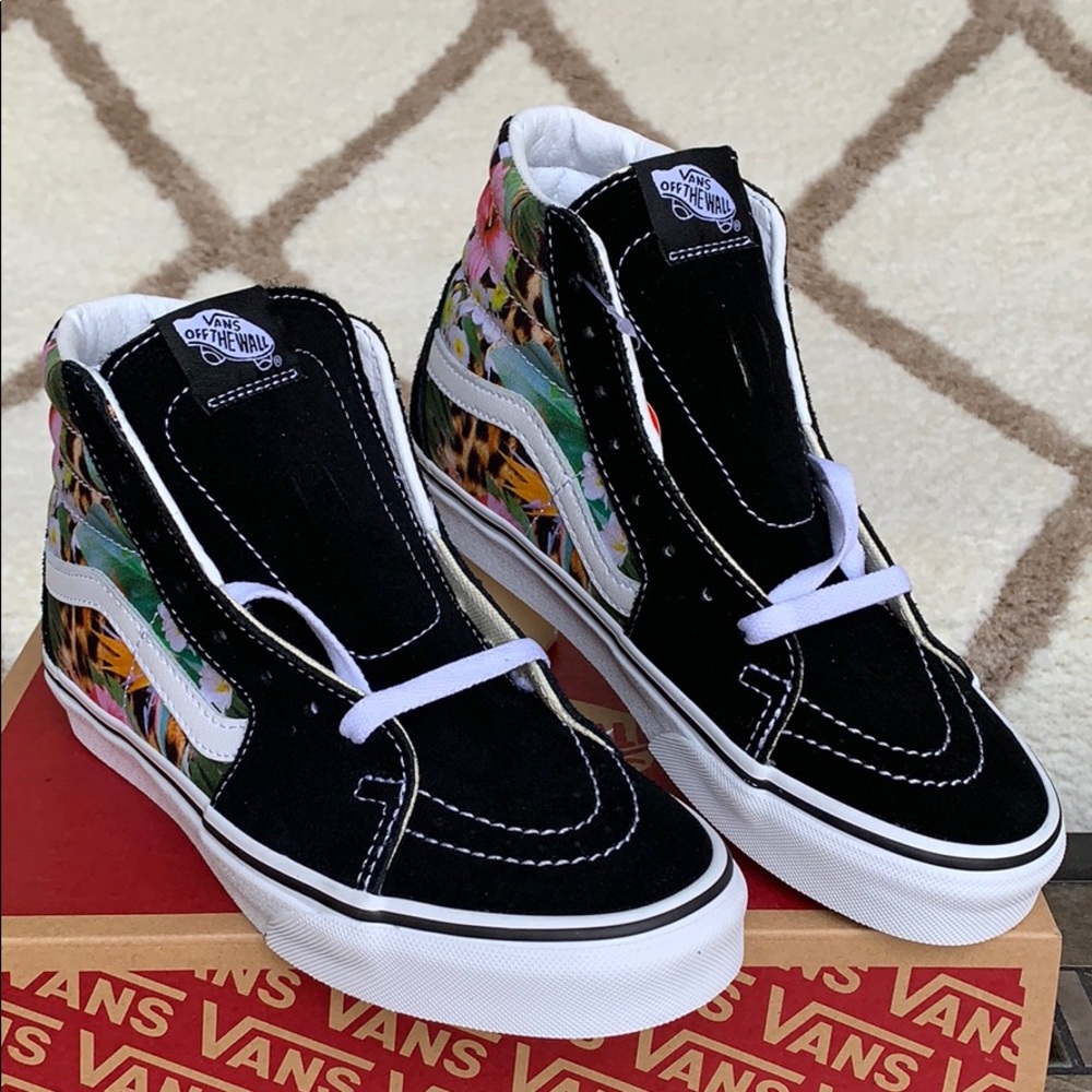 ••VANS SK8-Hi TROPICALANMICHK TRWHTMLT WMNS - Picture 4 of 16